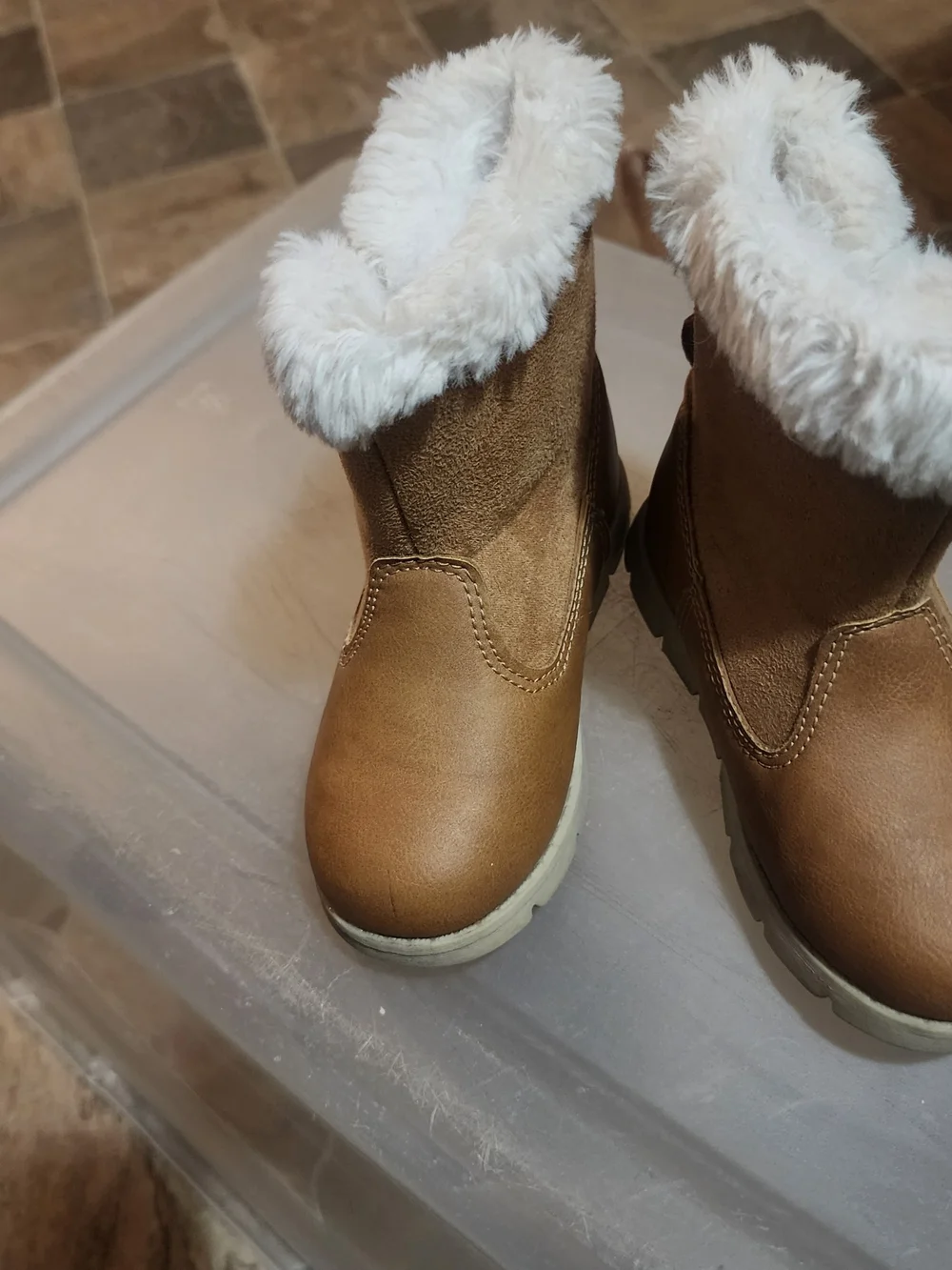 OshKosh B'gosh Tan Kids Faux-Fur Lined Boots Size 8